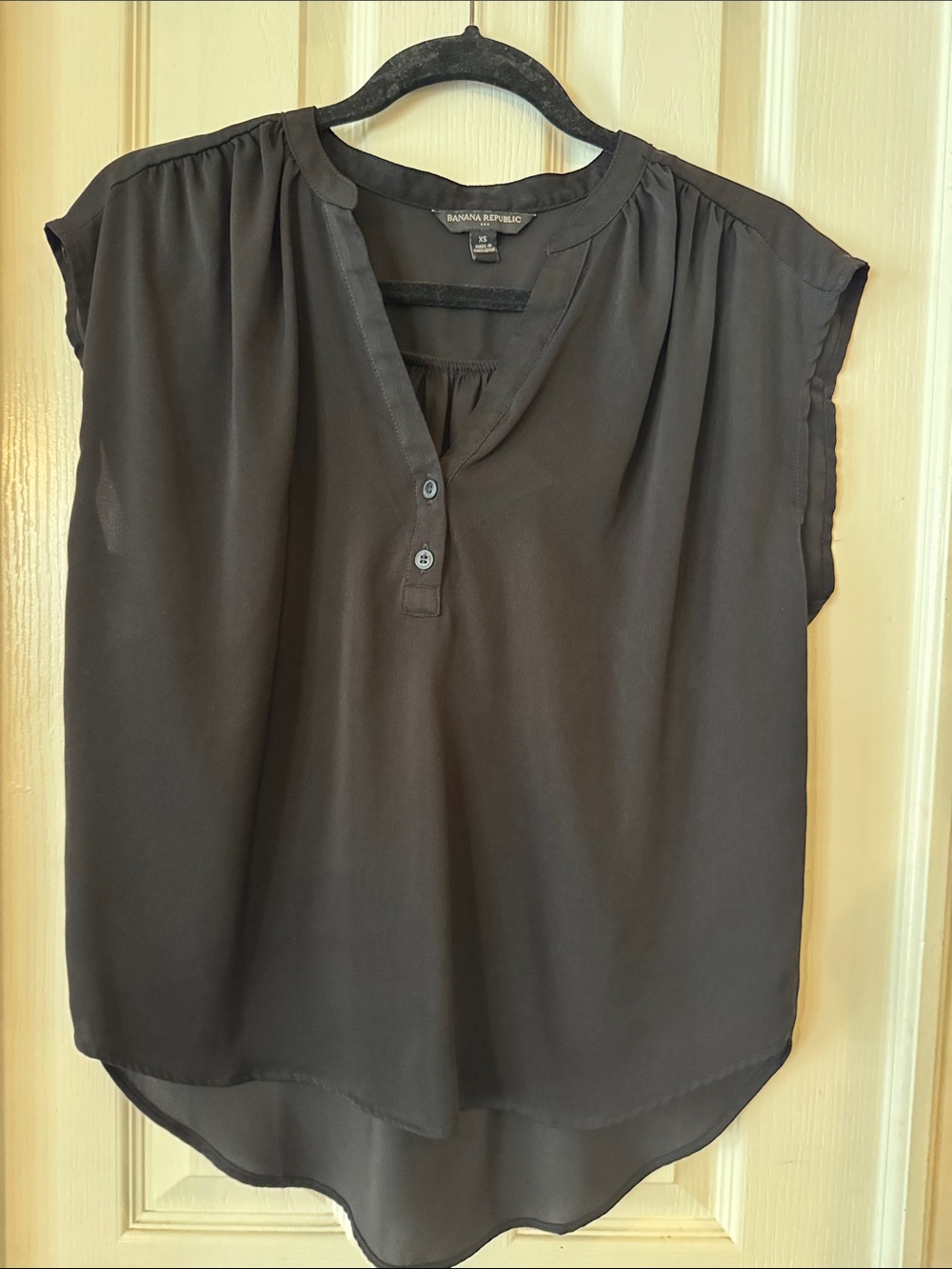 Banana Republic Black Cap-Sleeve V-Neck Henley Blouse